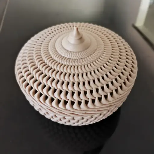 Pointy Basket with lid